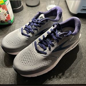 Brooks Beast ‘20 sneaker - Size 10 - Model 491 - Blue/Grey/Peacoat